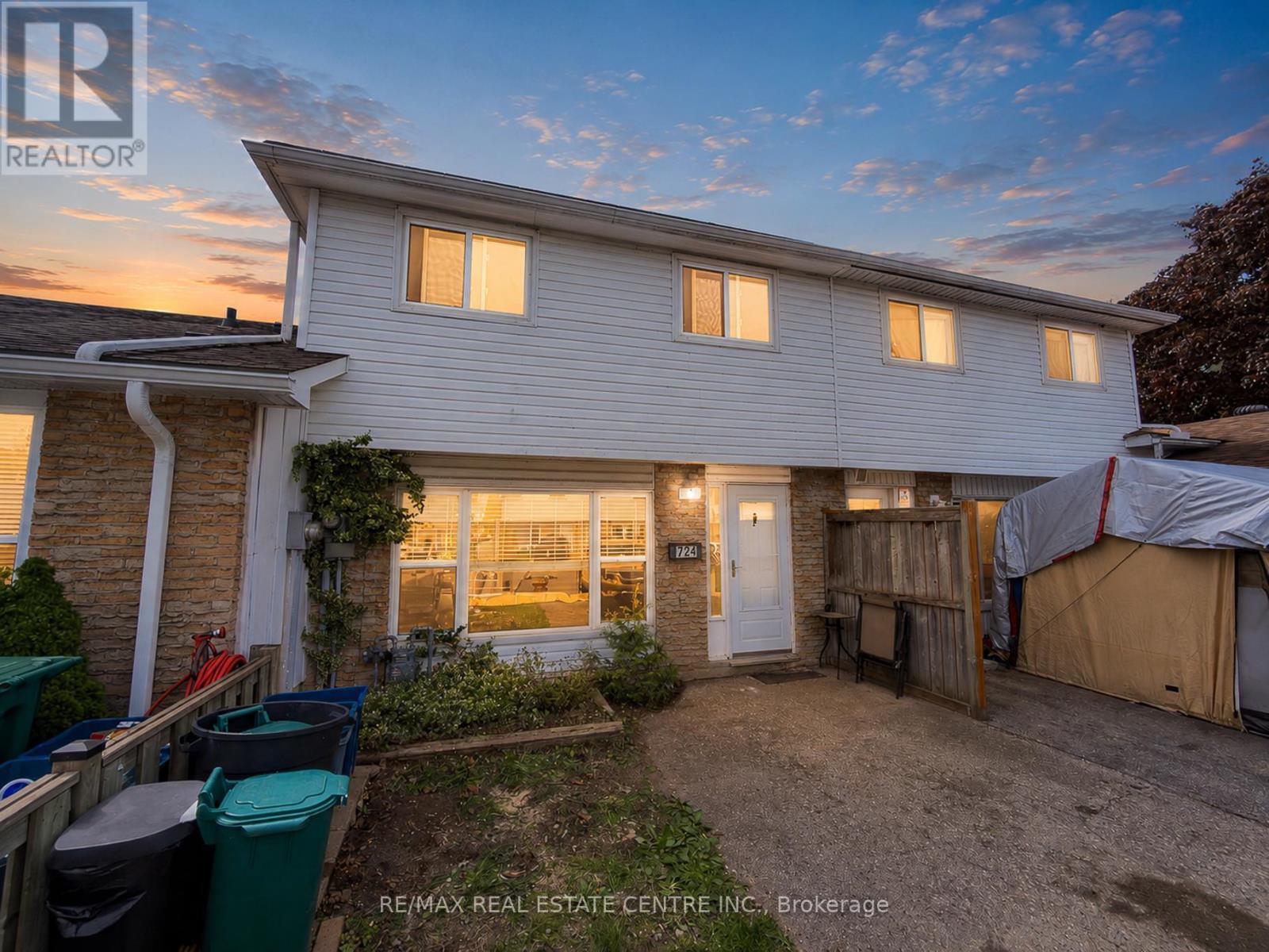 724 PARKVIEW CRESCENT
