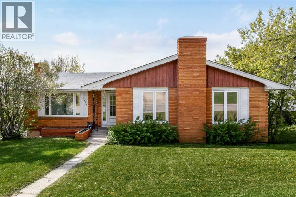 1927 Briar Crescent NW