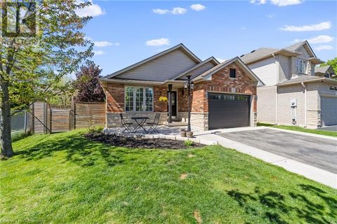 11 LIAM Drive Hamilton ON L9G4Y1