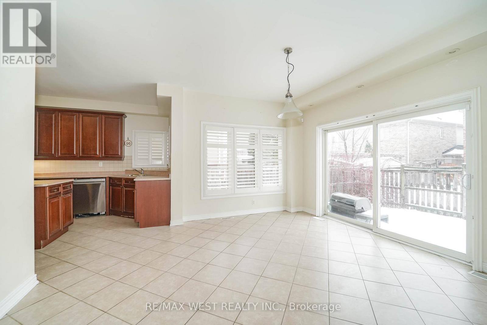 23 VESPAHILLS CRESCENT