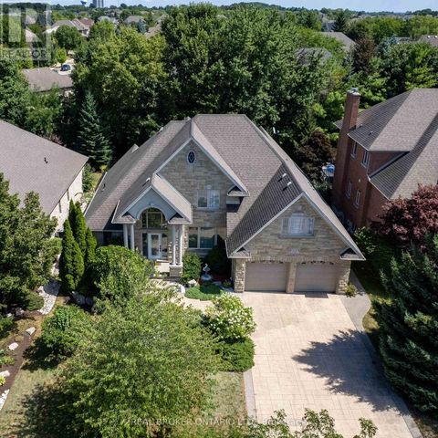 215 BLACK MAPLE COURT Kitchener ON N2P2W8