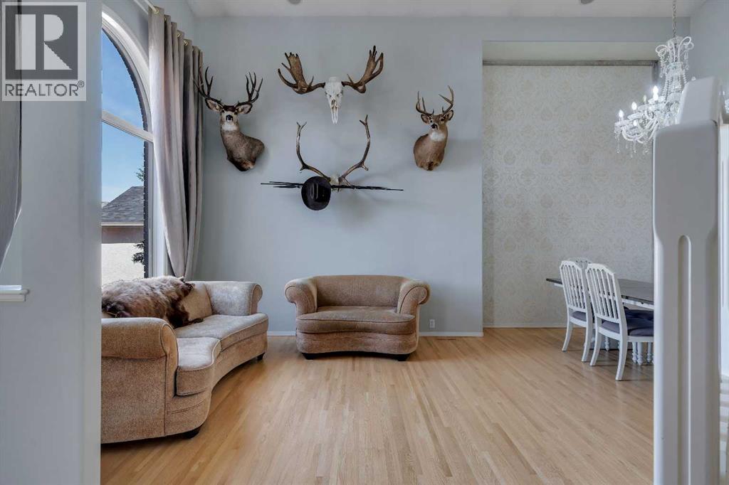 37 Mt Yamnuska Place SE
