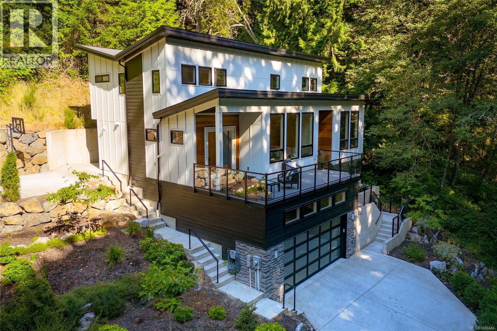 840 Haliburton Rd
