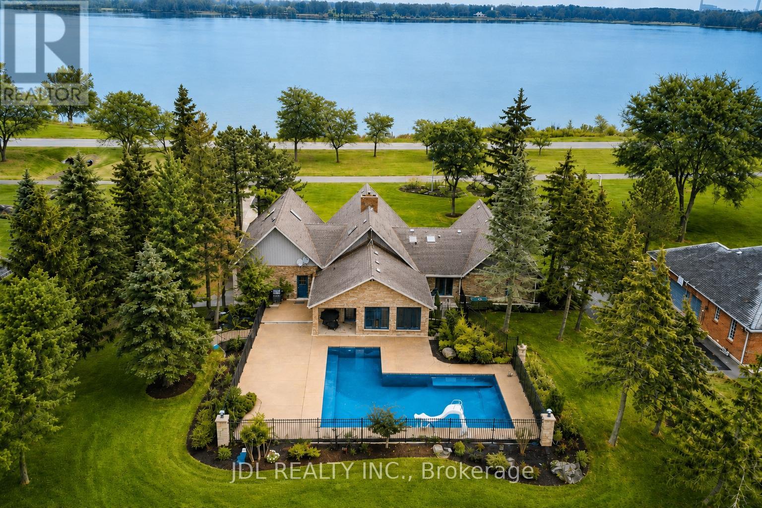 2033 NIAGARA RIVER PARKWAY