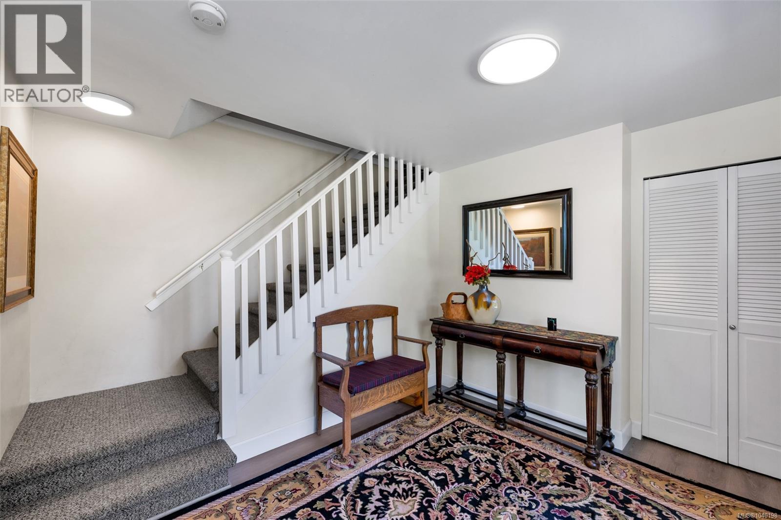 640 Springbank Pl