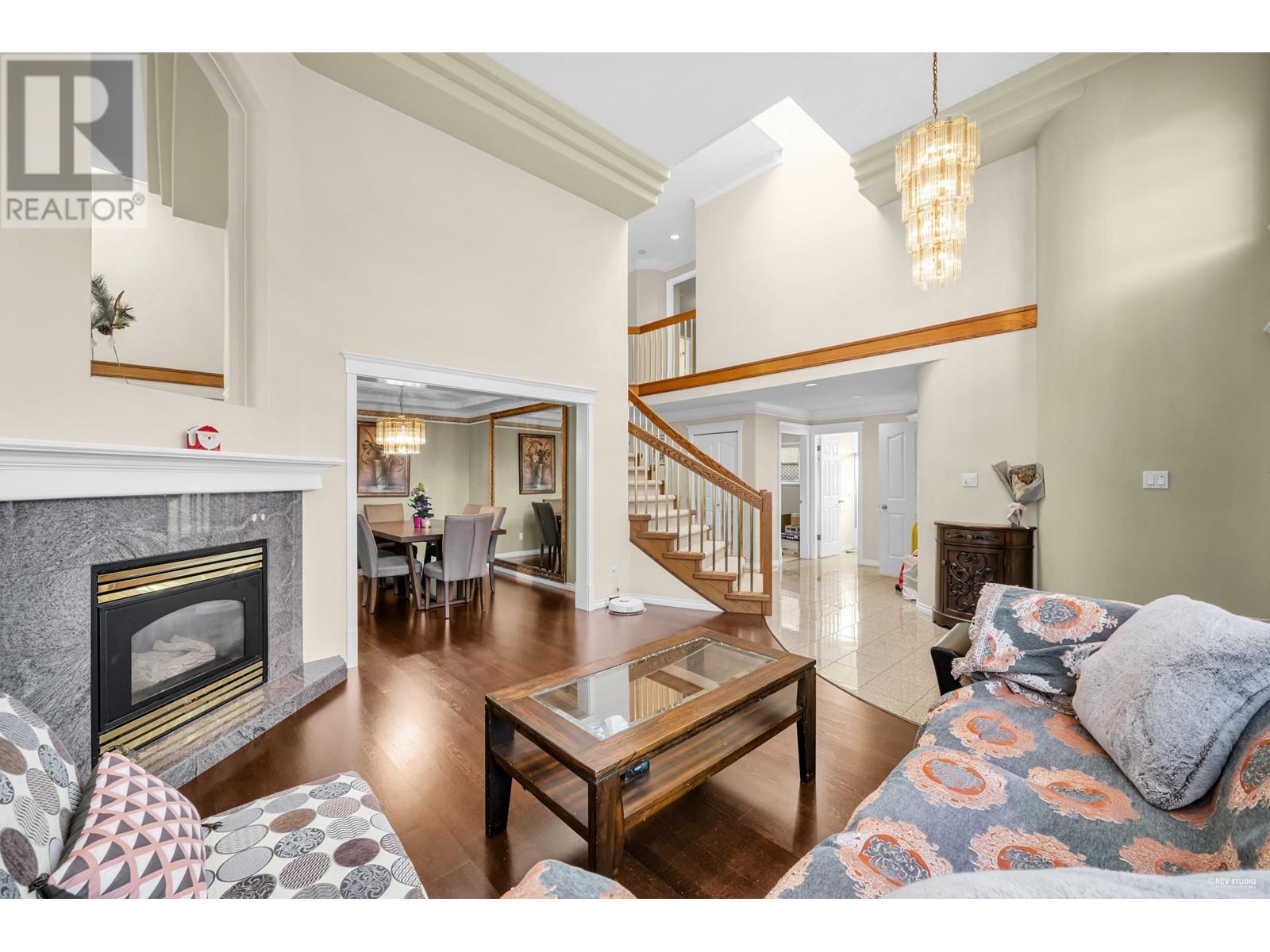 5475 LACKNER CRESCENT