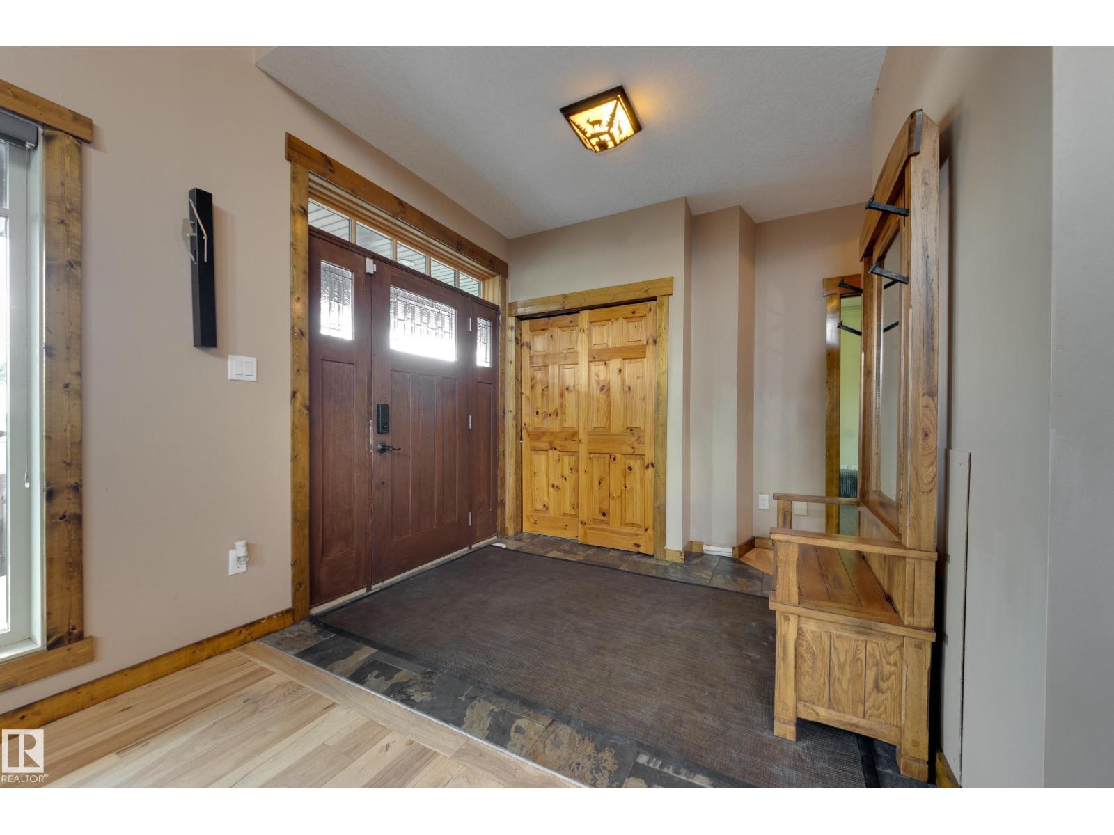 10811 67 ST NW