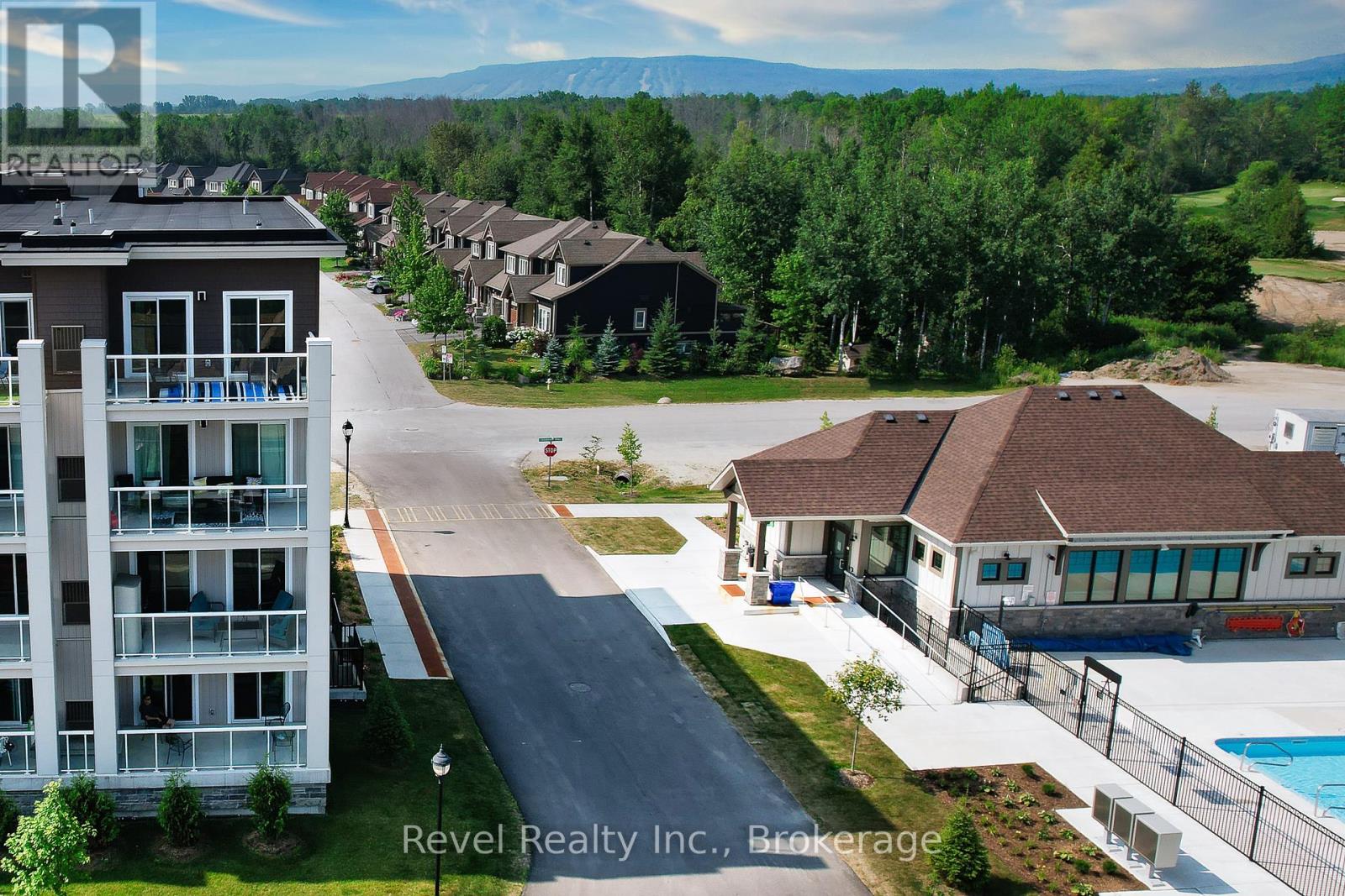 201 - 17 SPOONER CRESCENT