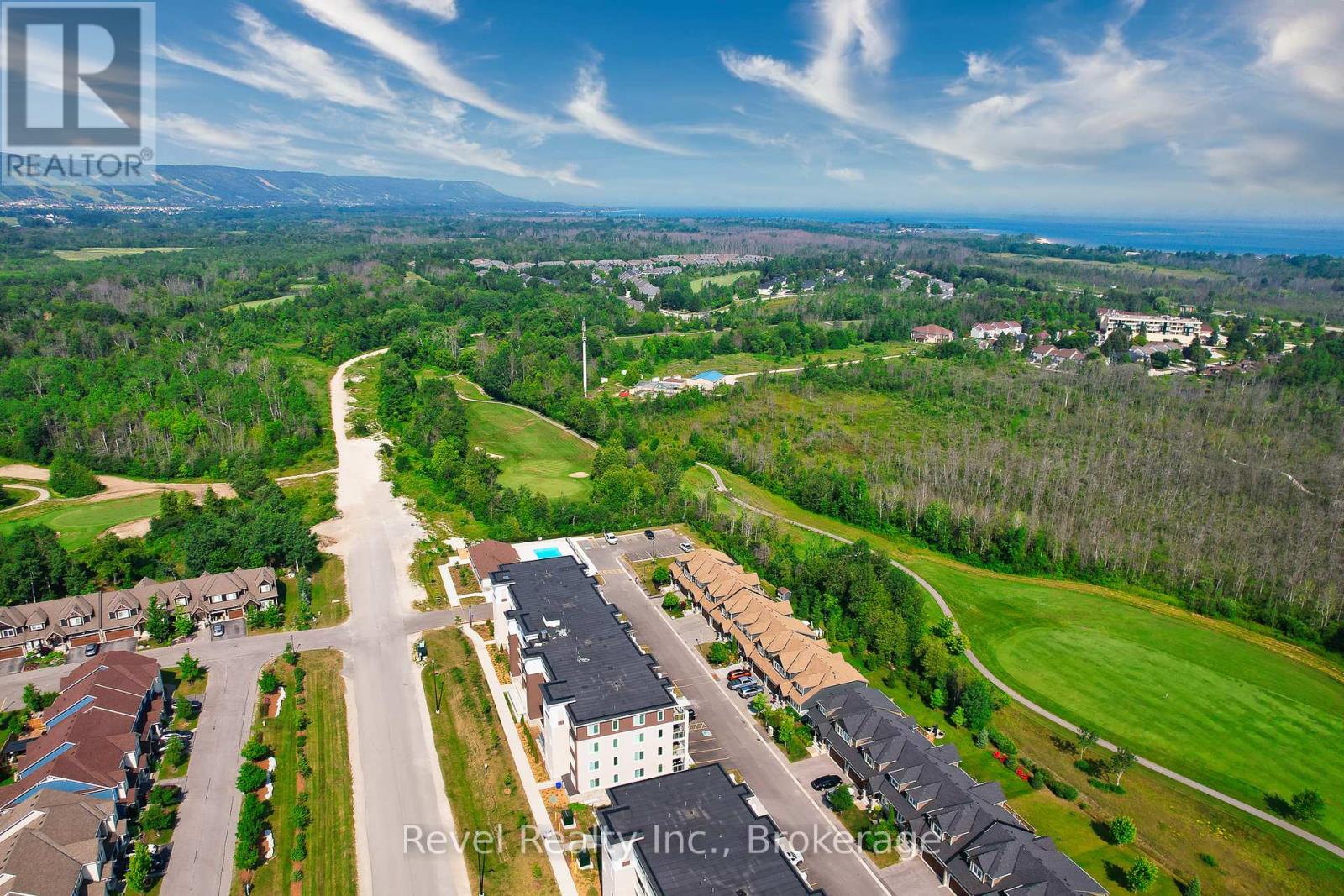 201 - 17 SPOONER CRESCENT