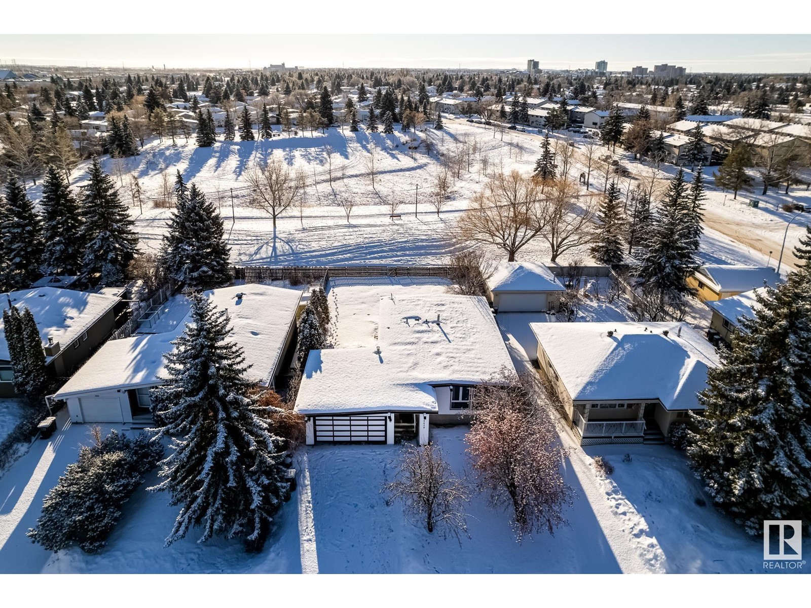 10419 39 AV NW