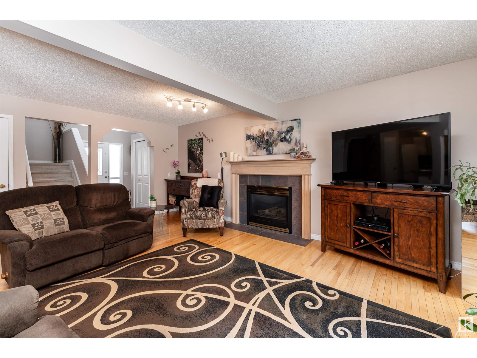 8823 188 ST NW