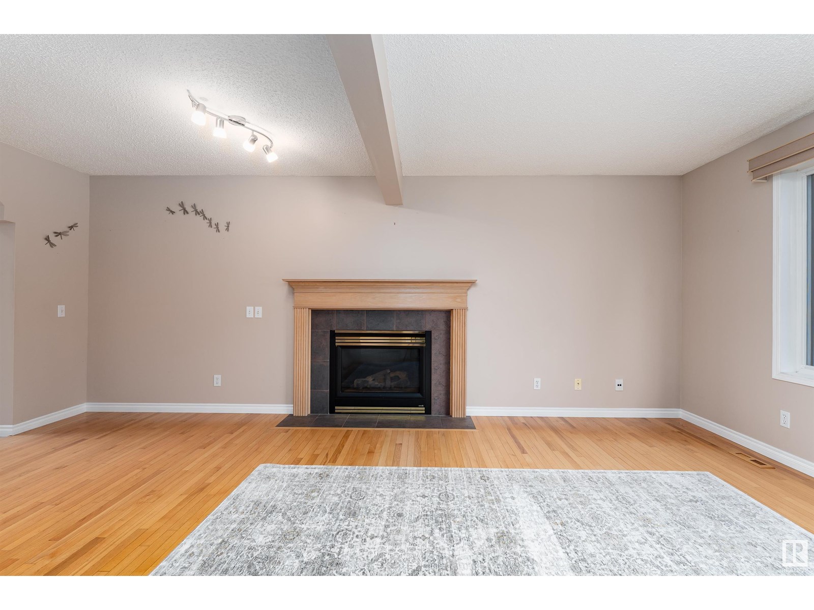 8823 188 ST NW