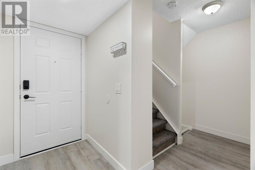 902, 380 Falconridge Crescent NE