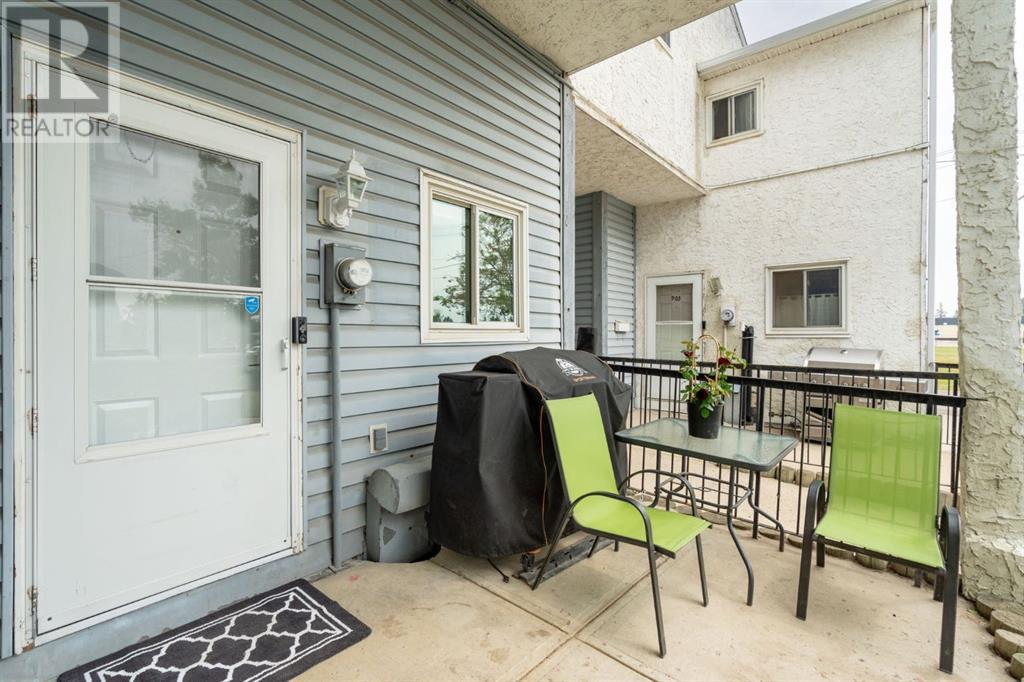 902, 380 Falconridge Crescent NE