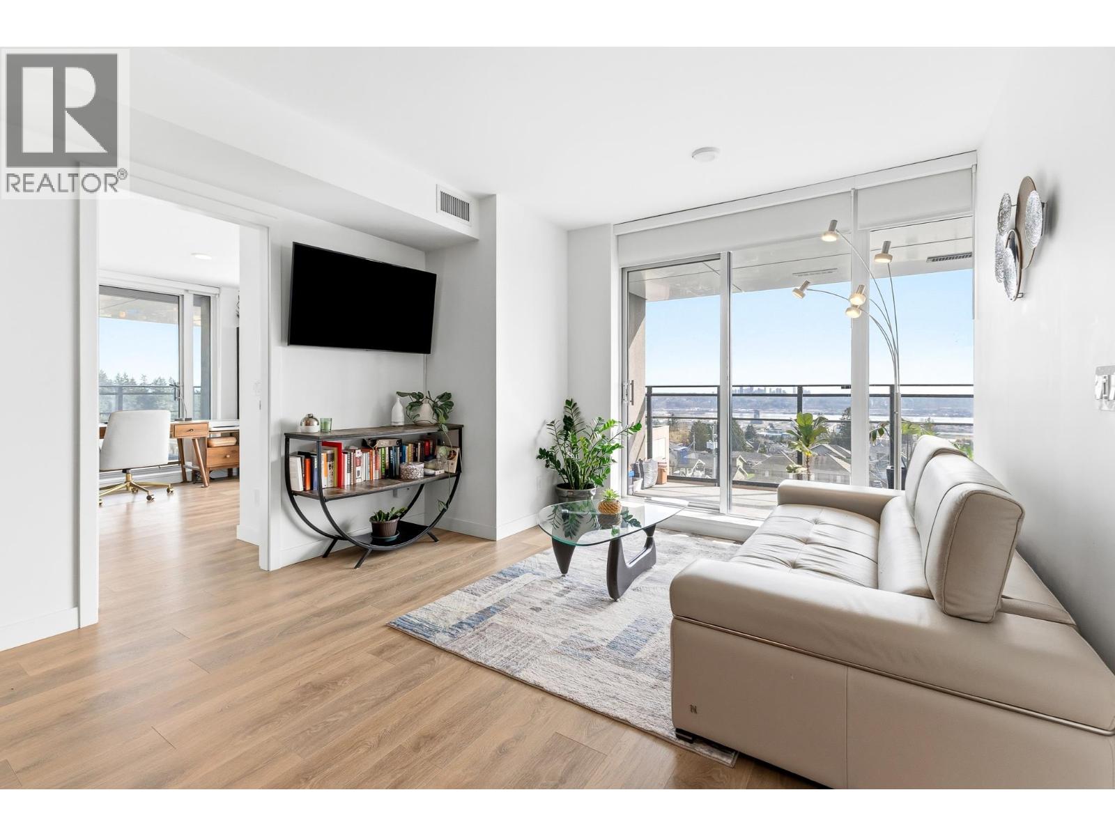 309 1045 AUSTIN AVENUE