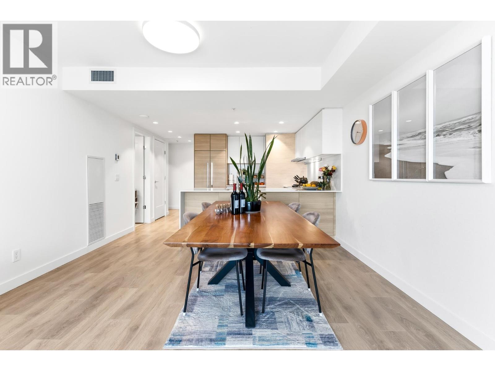 309 1045 AUSTIN AVENUE