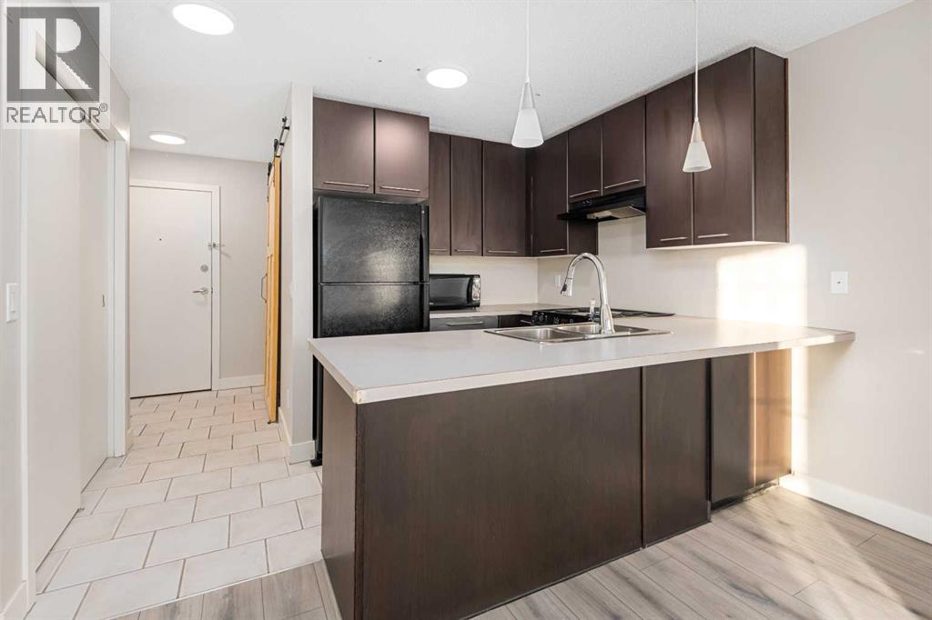 456, 35 Richard Court SW