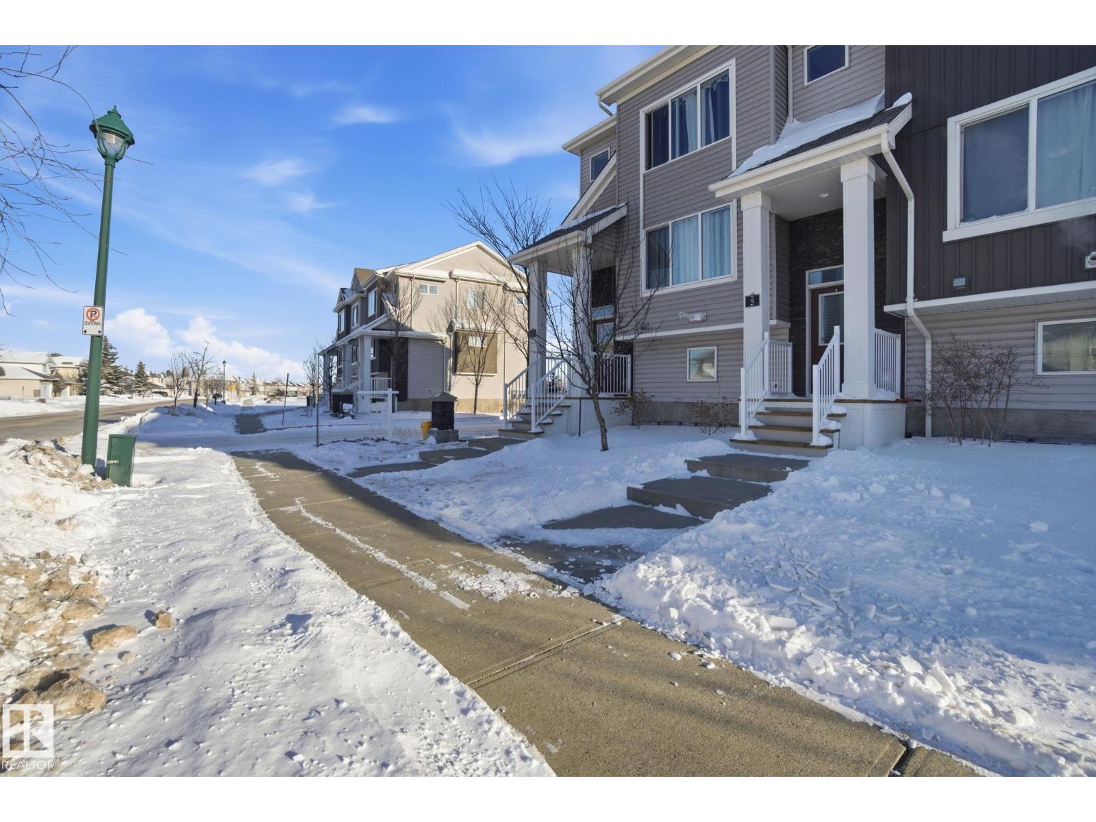 #4 2121 HADDOW DR NW NW