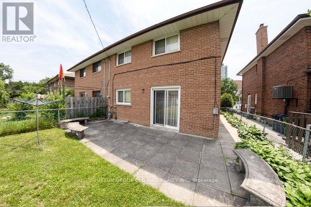 8 RICHGROVE DRIVE
