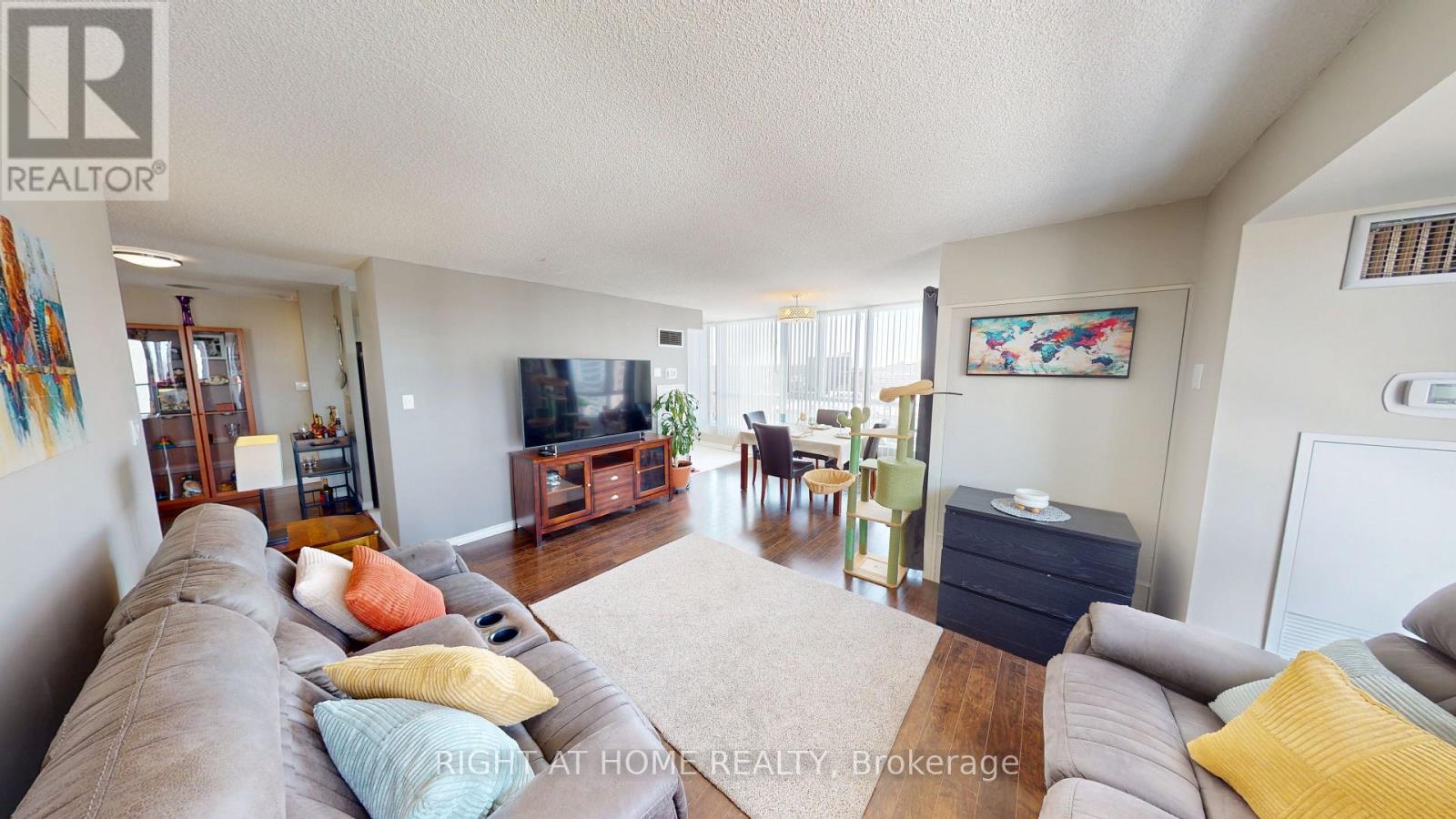 1206 - 3231 EGLINTON AVENUE E