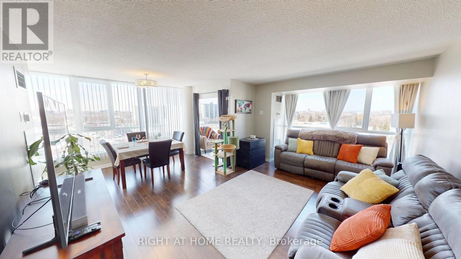 1206 - 3231 EGLINTON AVENUE E