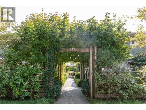 2 1233 W 16TH STREET North Vancouver BC V7P1R5