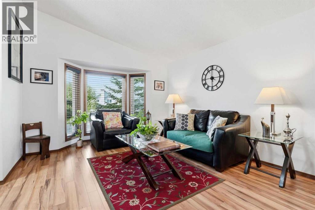 672 Macewan Drive NW