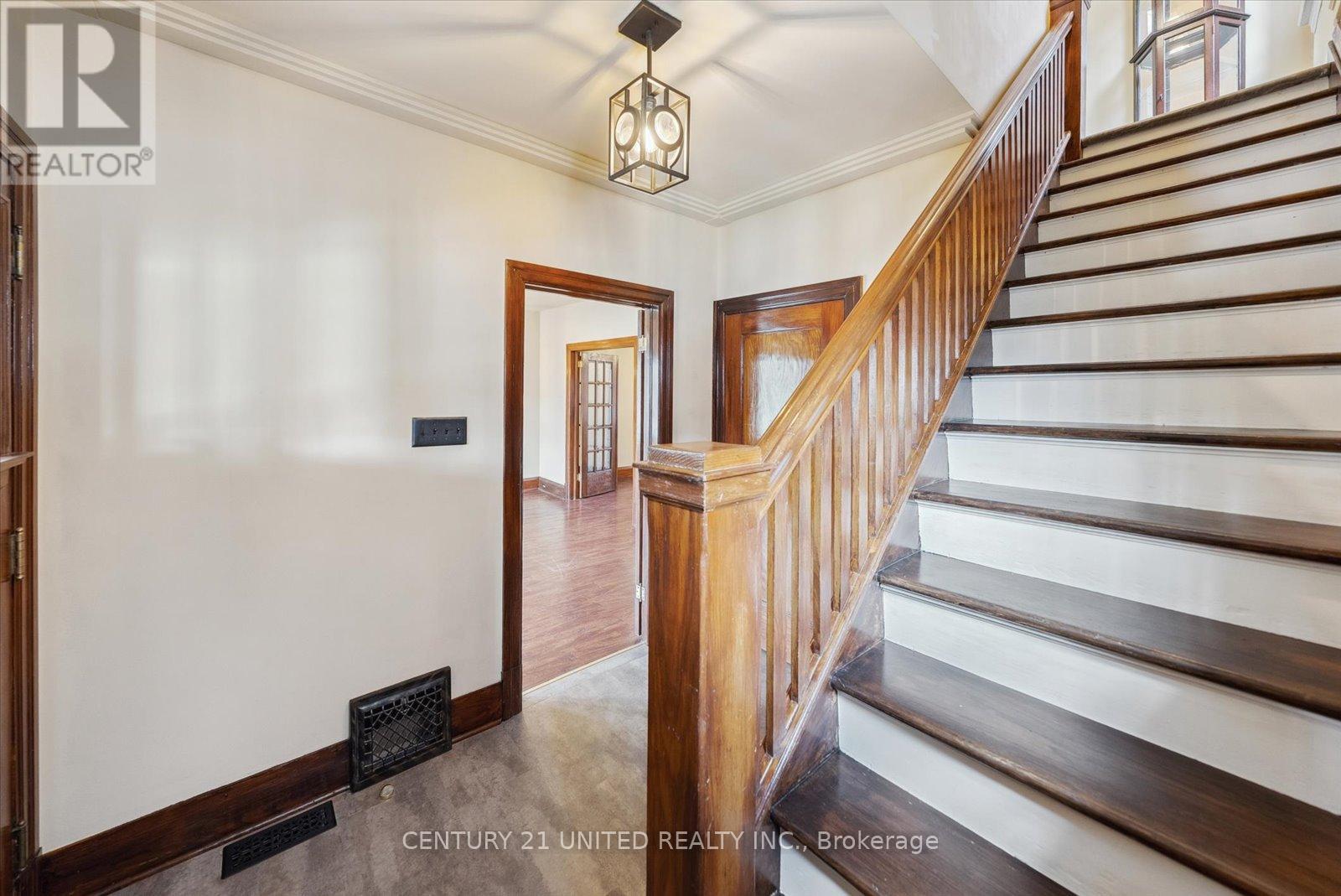 486 GEORGE STREET S