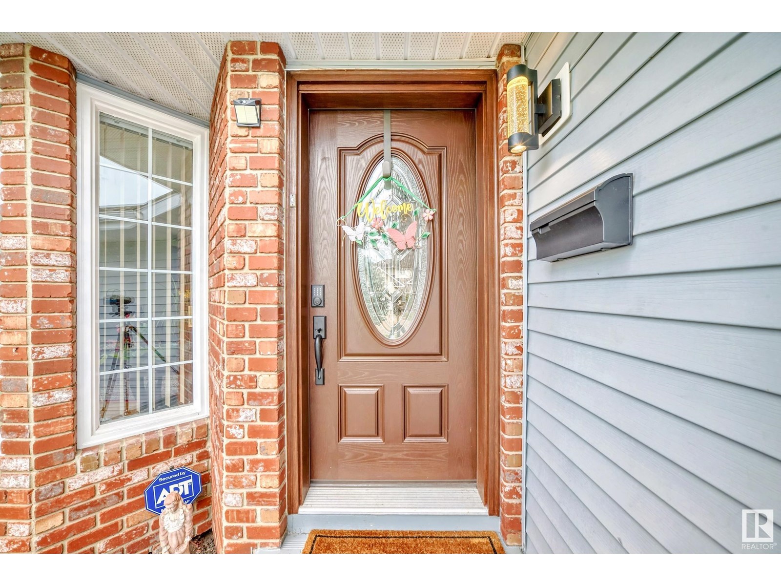 3155 36 AV NW