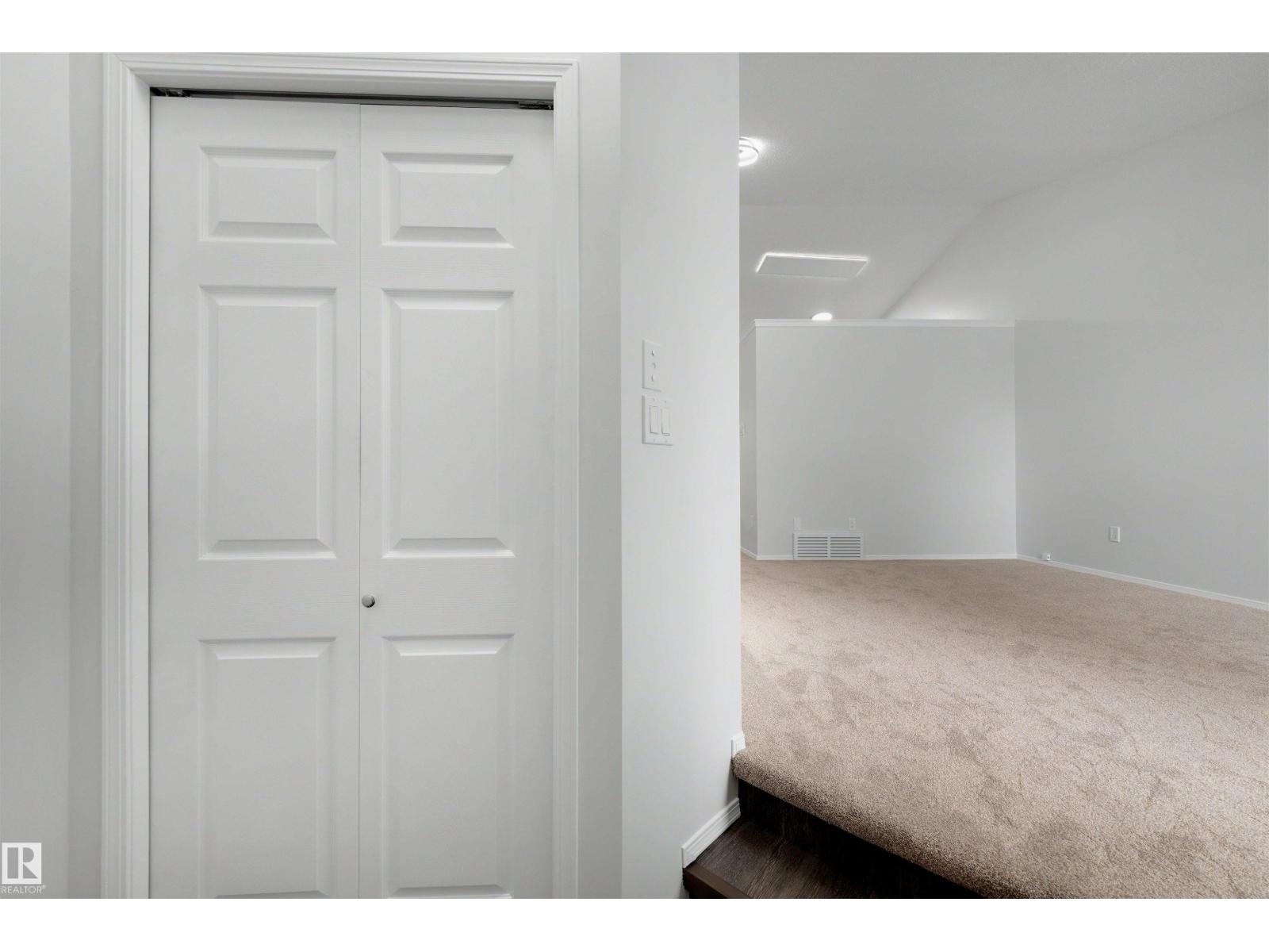 11815 8 AV NW