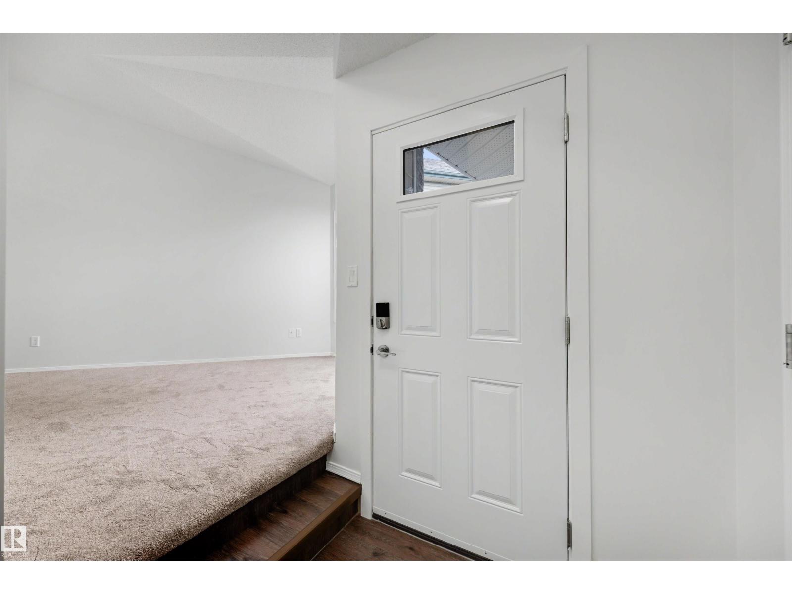 11815 8 AV NW