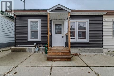 5 HALLS Avenue Brantford ON N3T3X2