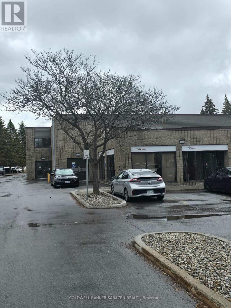1,8 - 155 TERENCE MATTHEWS CRESCENT