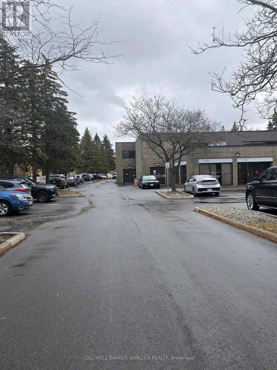1,8 - 155 TERENCE MATTHEWS CRESCENT