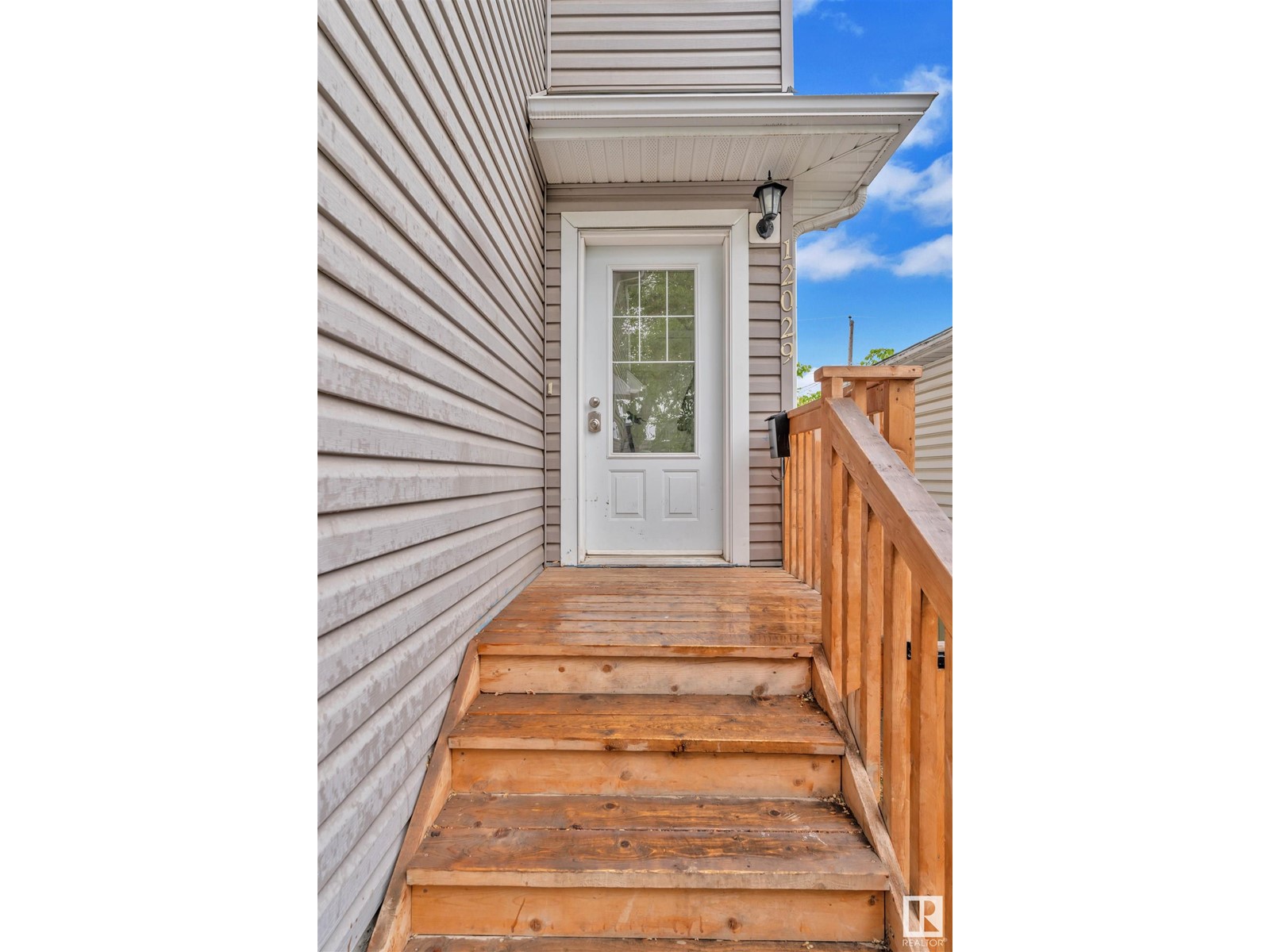 12029 77 ST NW