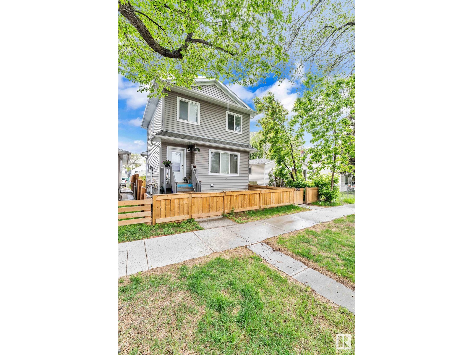 12029 77 ST NW