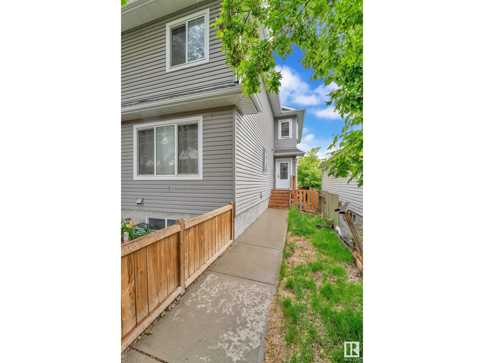 12029 77 ST NW