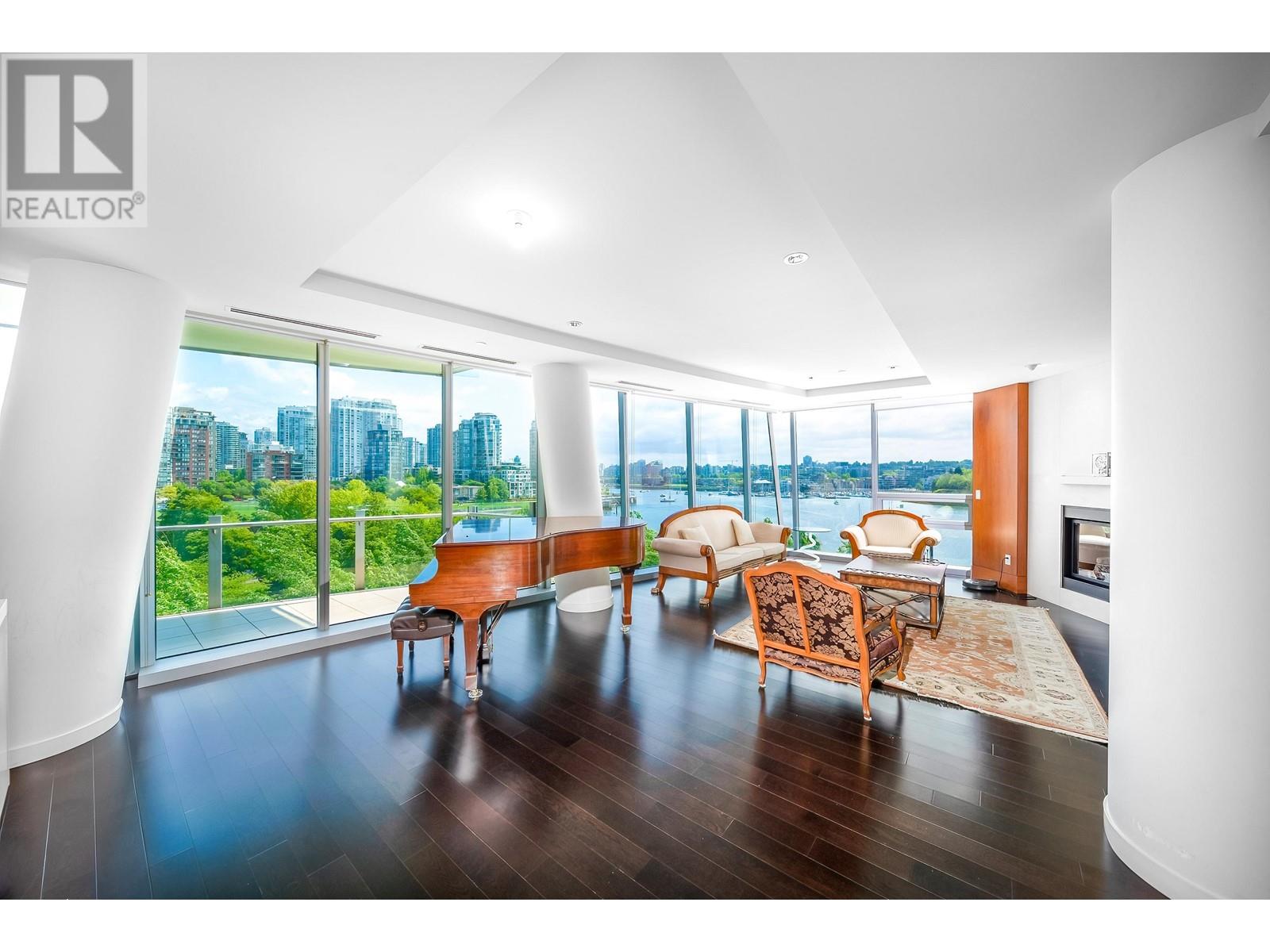 702 1560 HOMER MEWS
