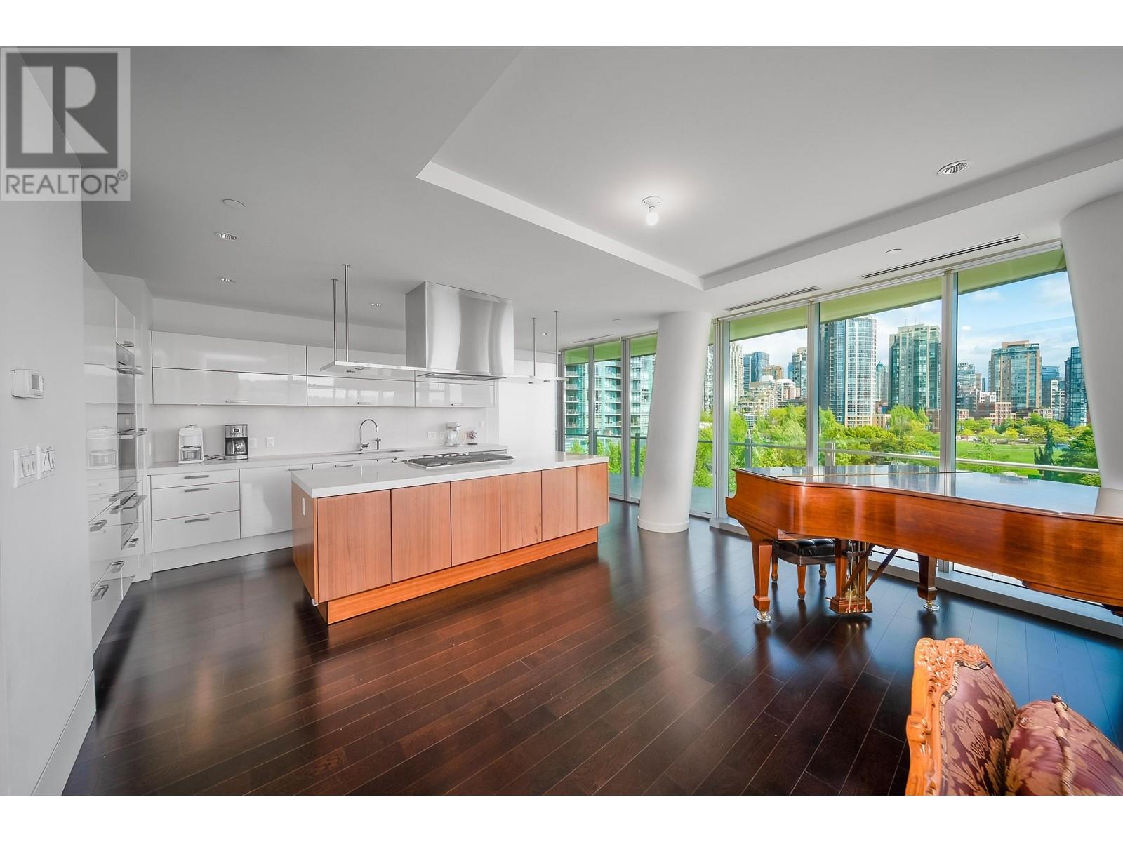 702 1560 HOMER MEWS