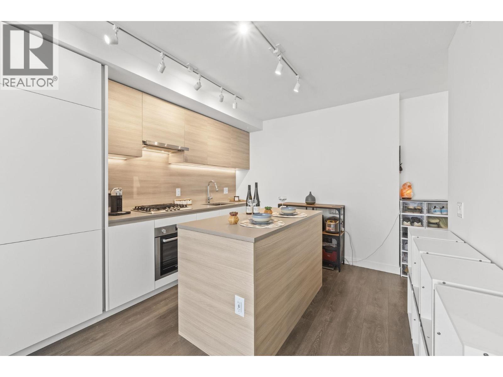 1303 652 WHITING WAY