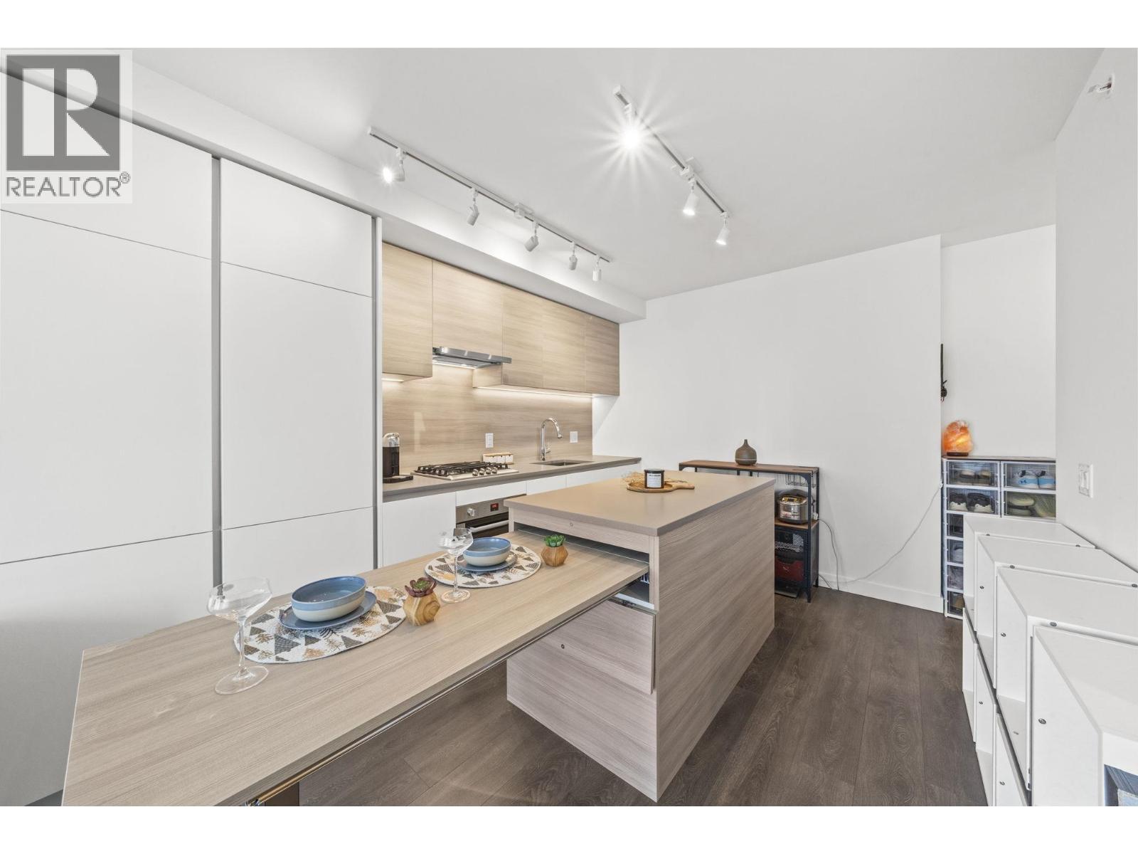 1303 652 WHITING WAY