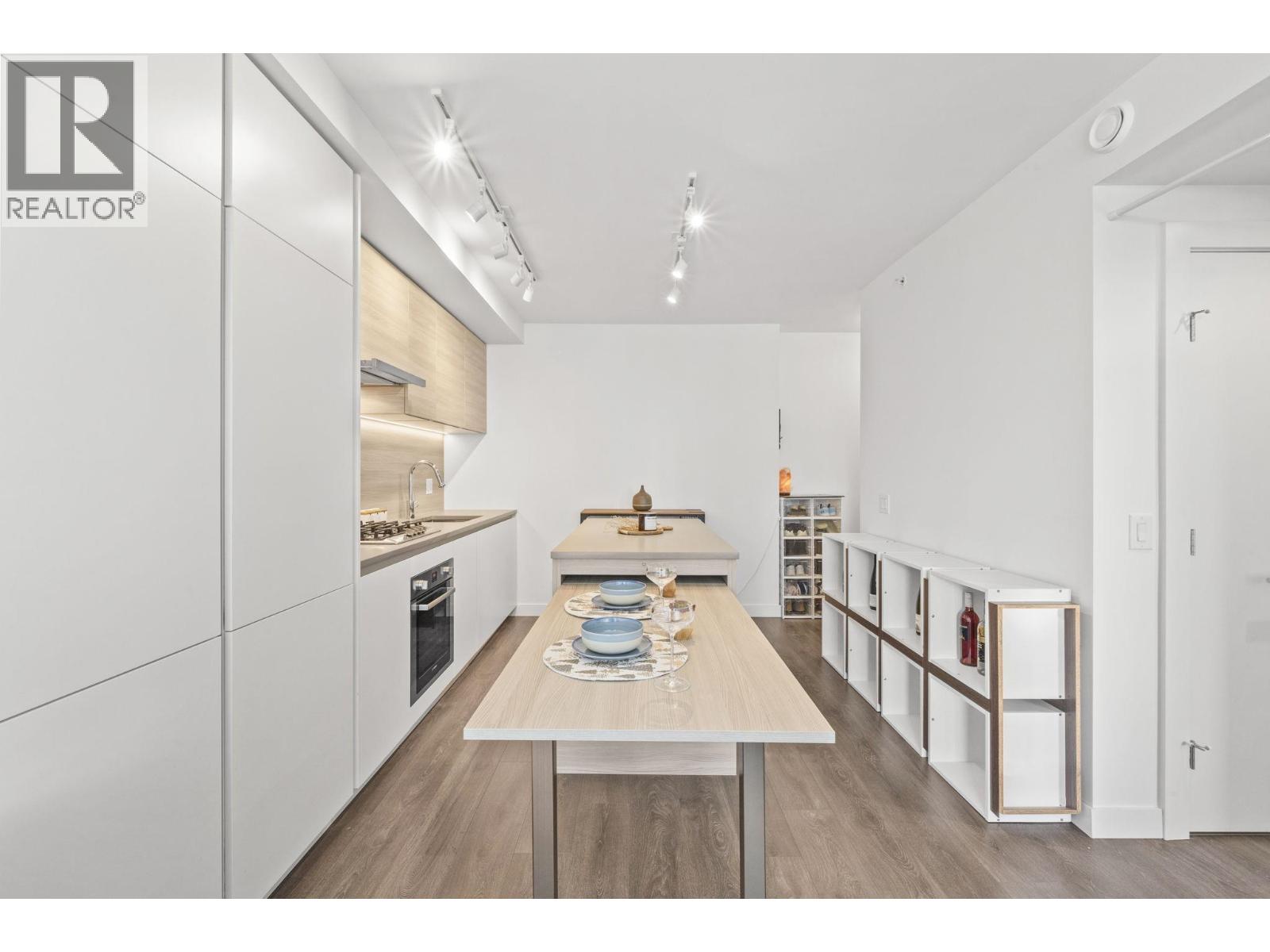 1303 652 WHITING WAY