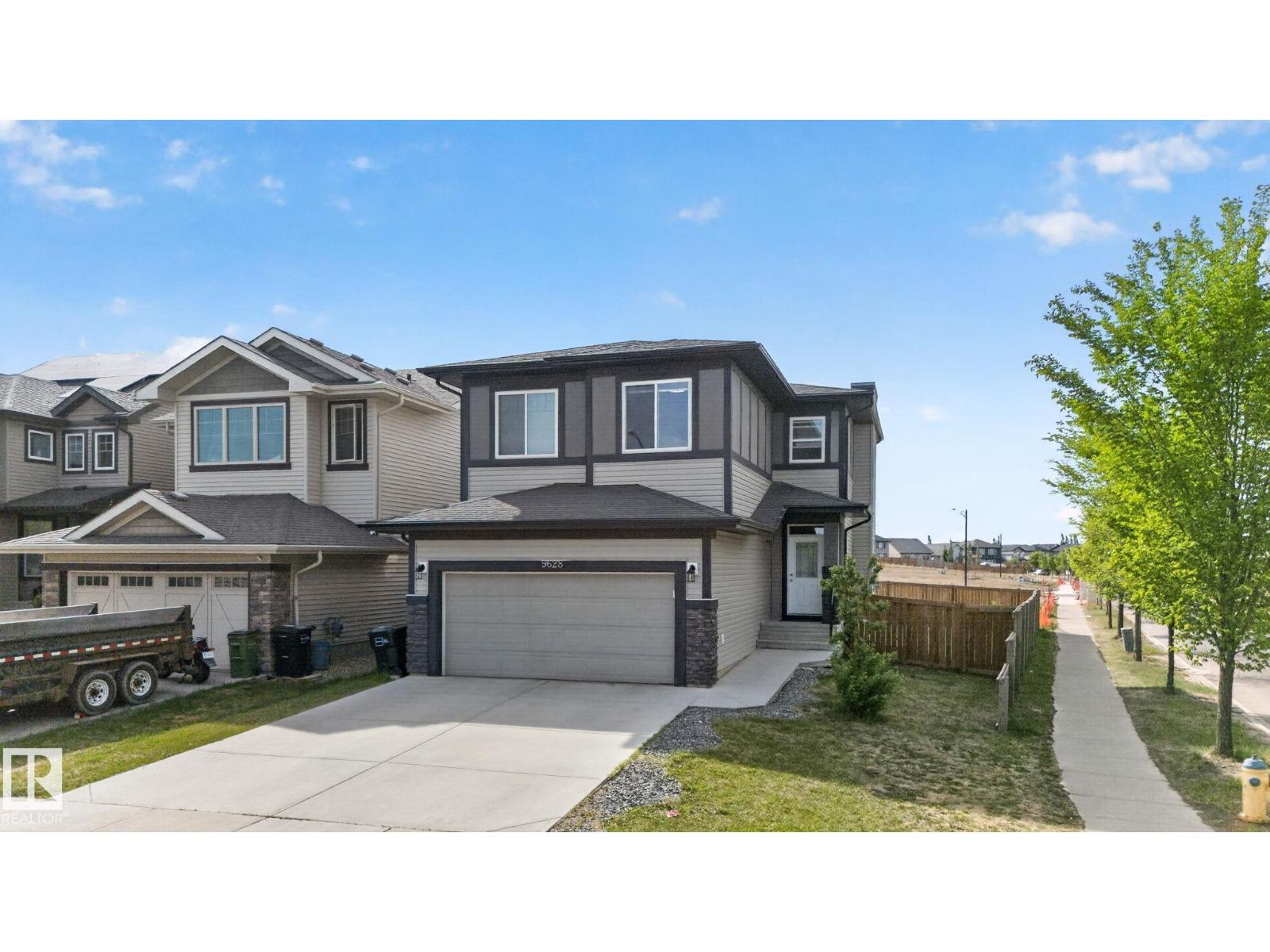 9628 221 ST NW