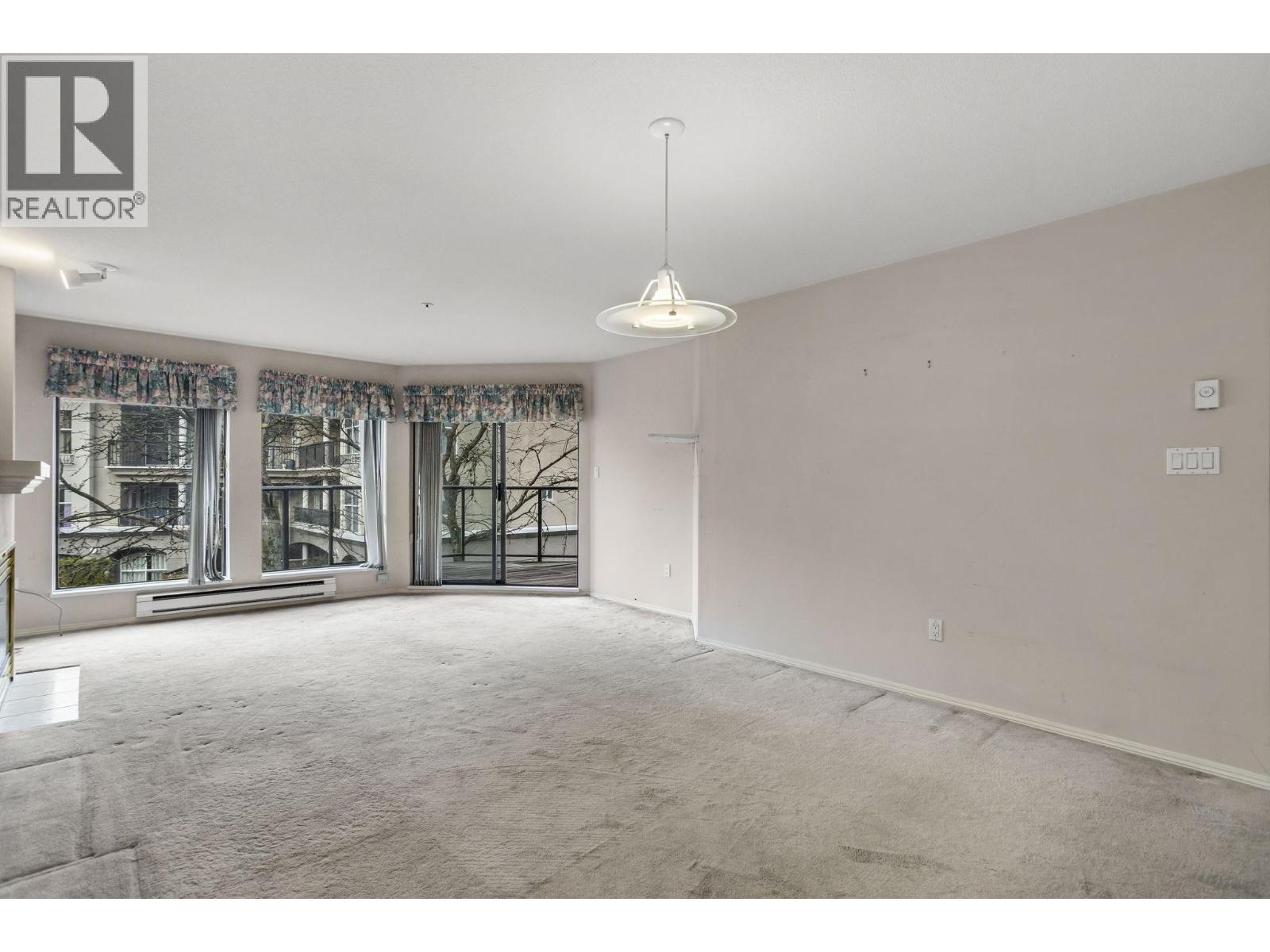 215 2968 BURLINGTON DRIVE