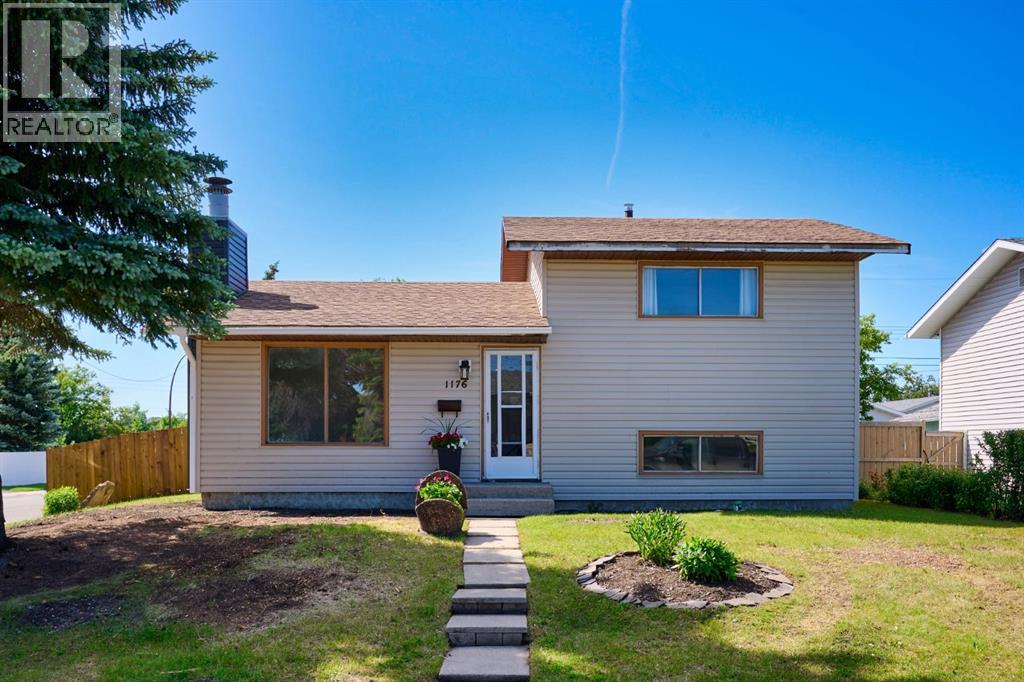 1176 Penrith Crescent SE