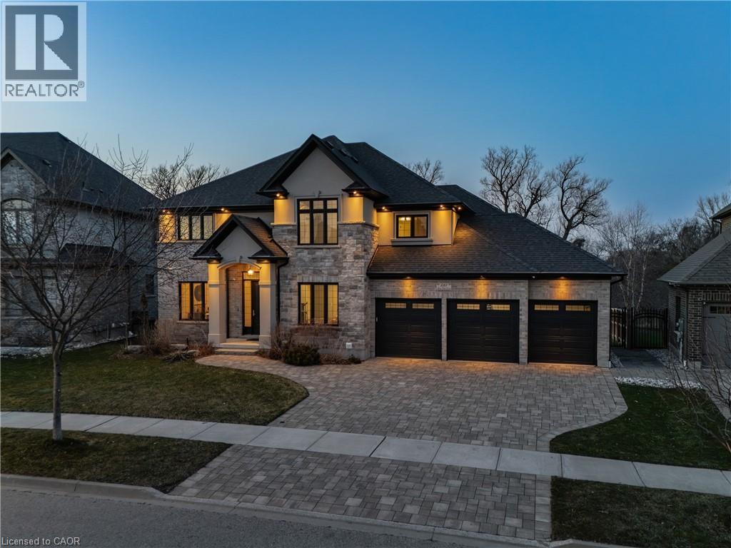 581 MANOR RIDGE Crescent