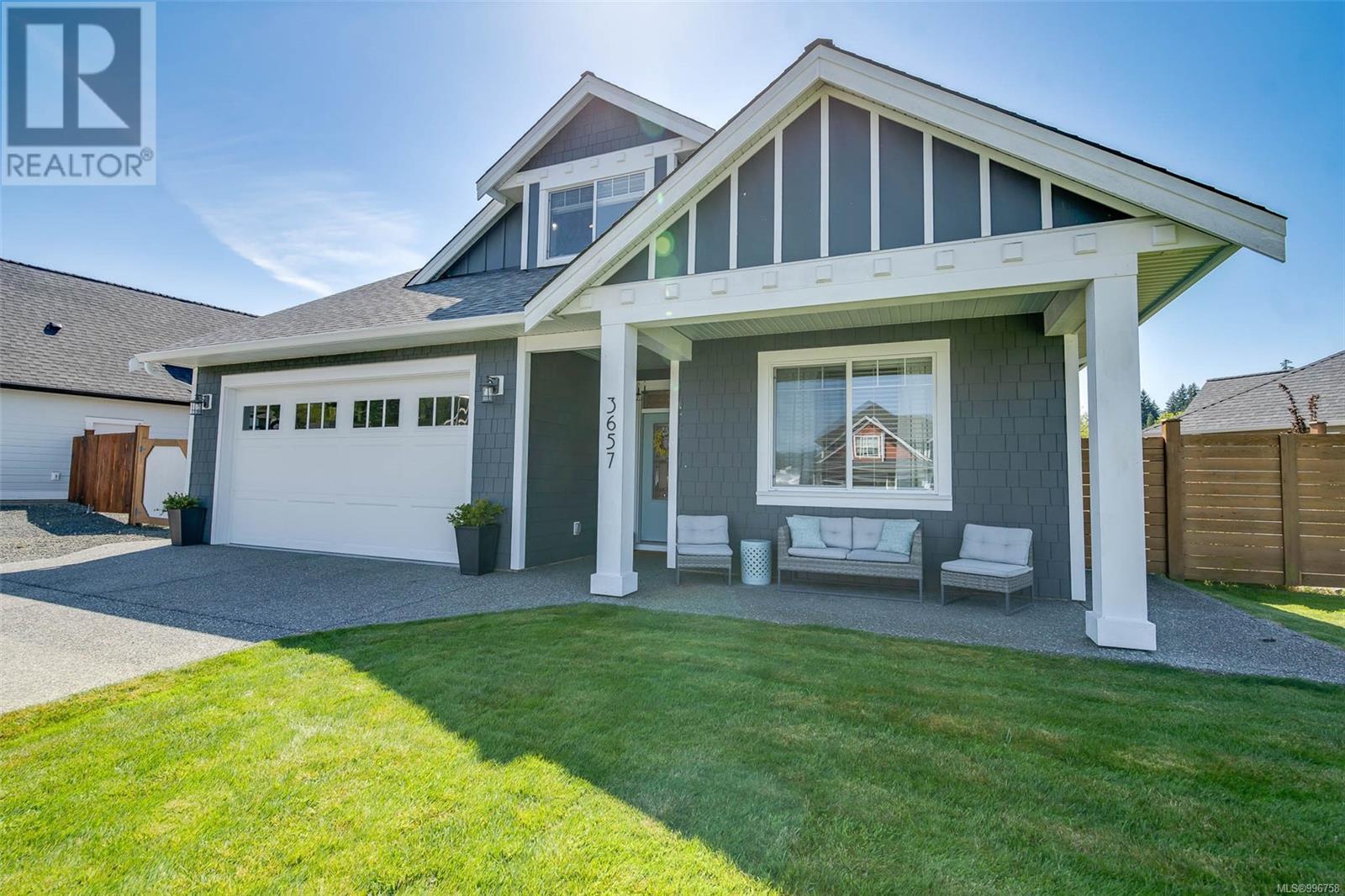 3657 Lyall Point Cres