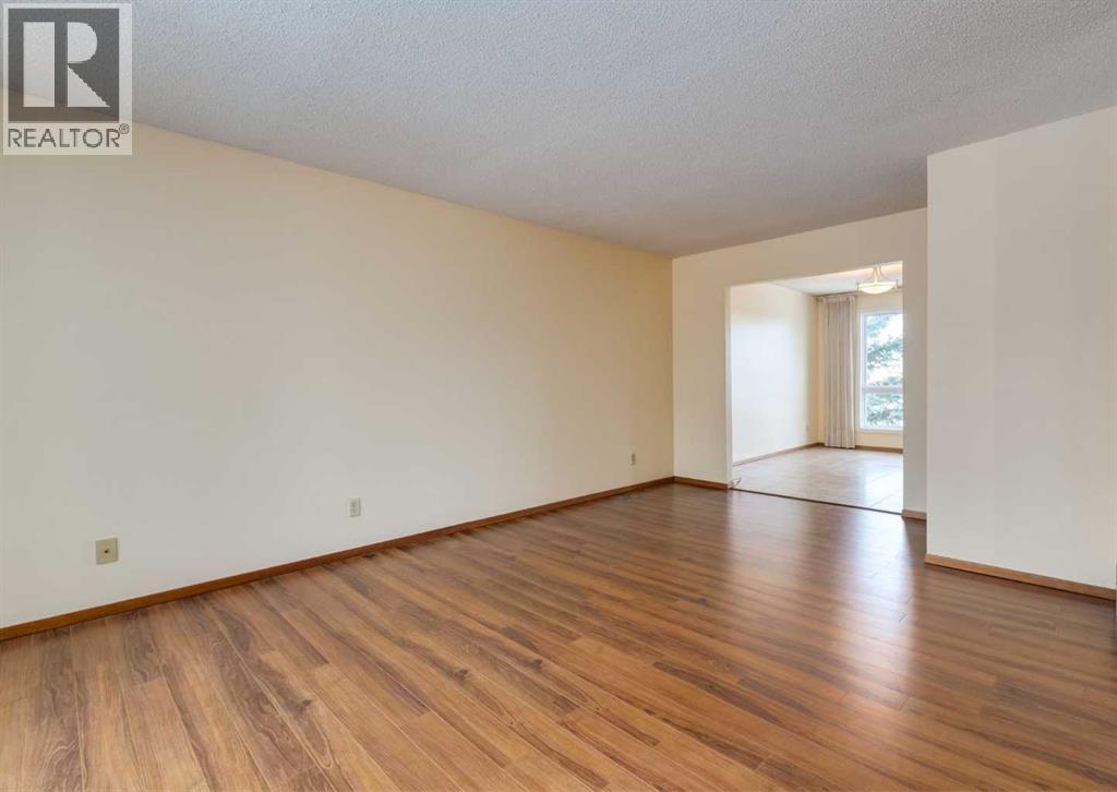 60 Macewan Glen Drive NW