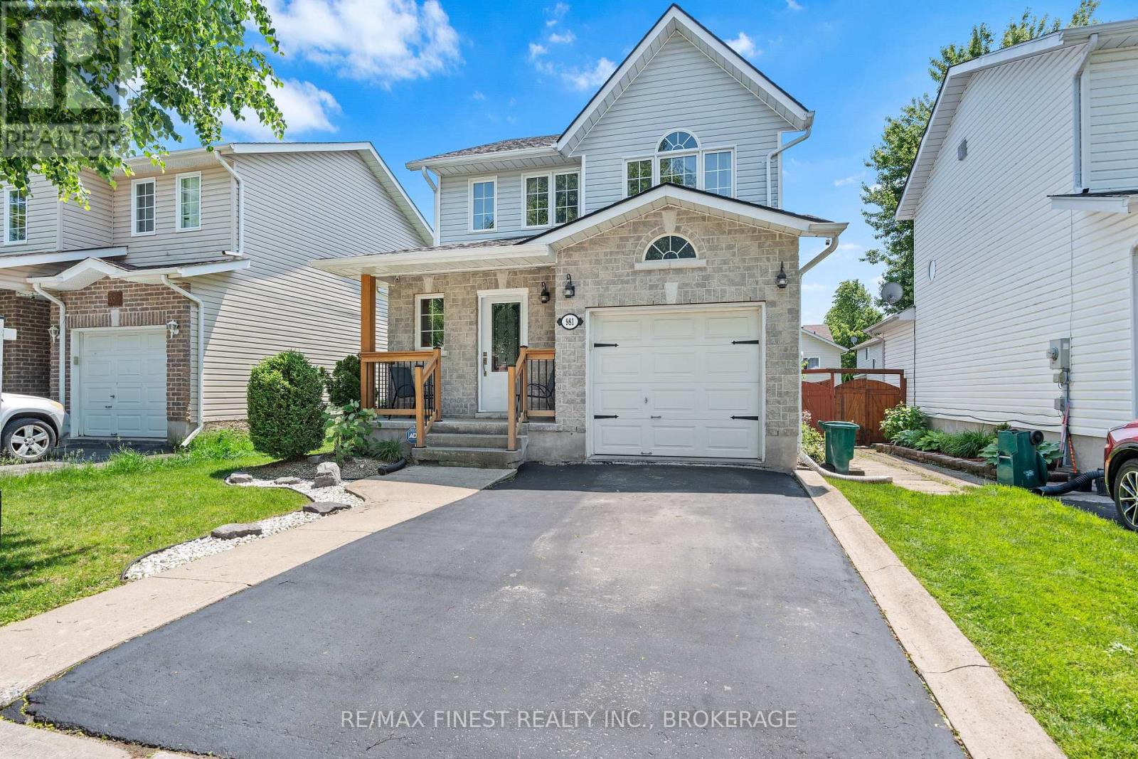 981 RAINBOW CRESCENT