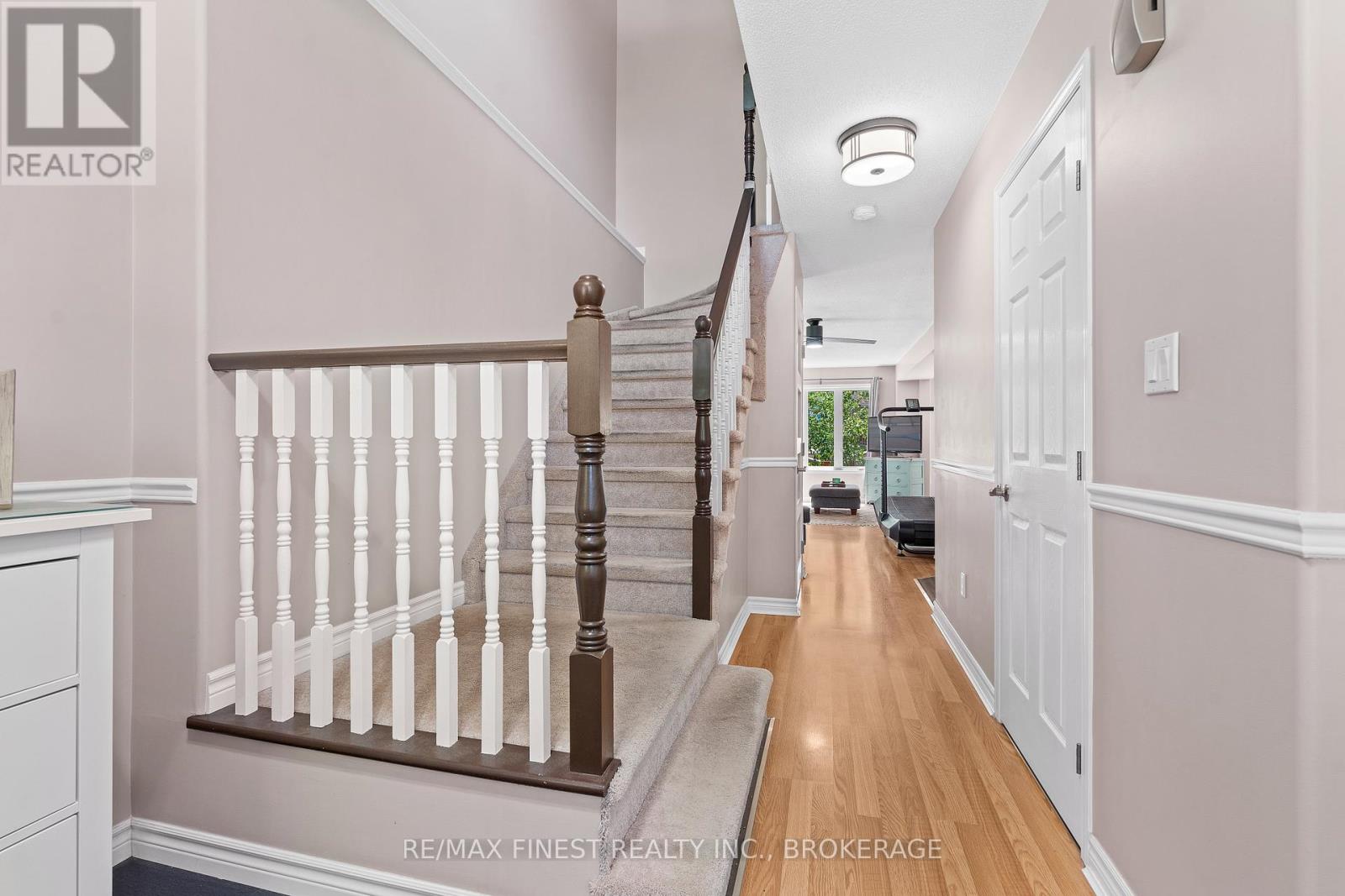 981 RAINBOW CRESCENT